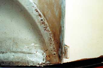 Rusty fender mounting area